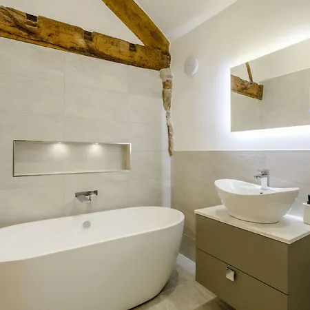 4 Bed In Skipton 84017 *